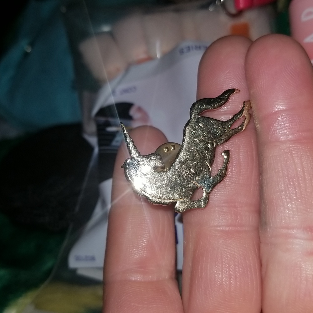 Unicoen pin